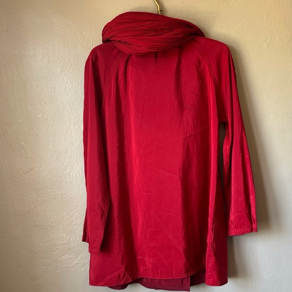 Mycra Pac Red Donatella Reversible Pleated Hooded Cape Jacket - Picture 7 of 7